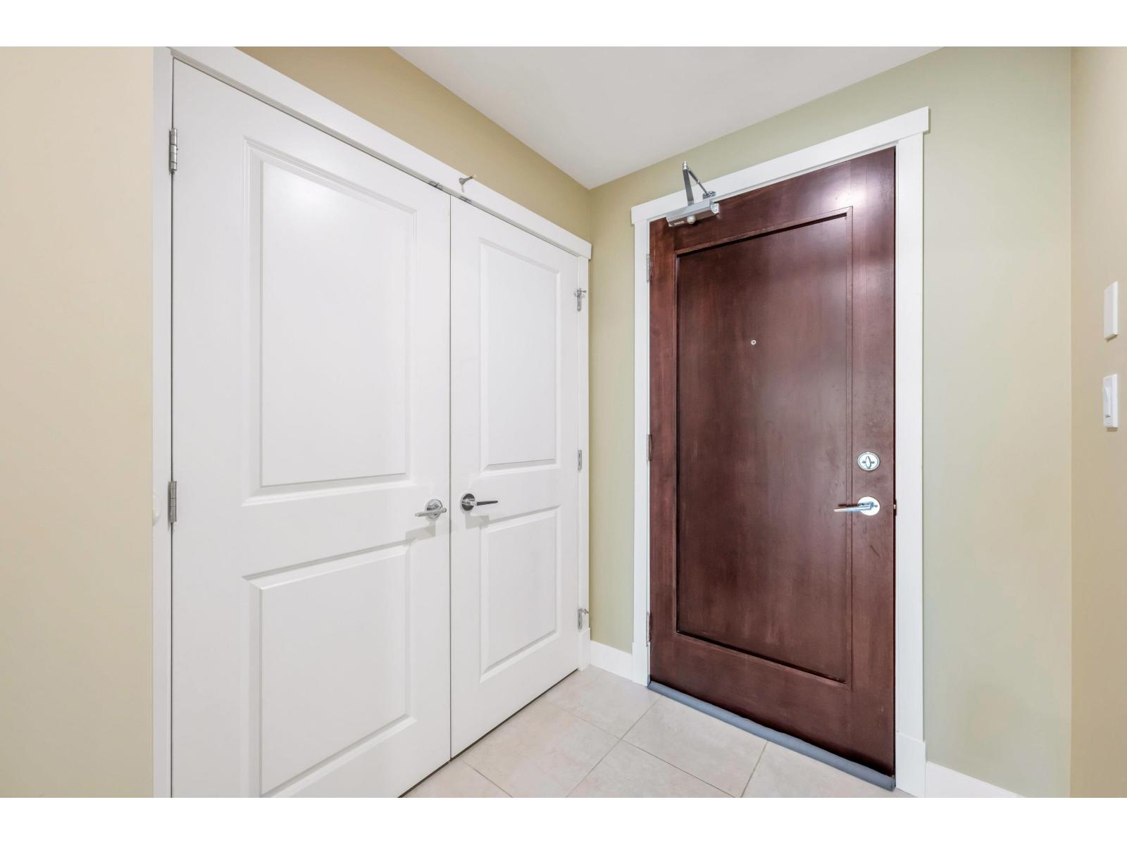 504 14824 NORTH BLUFF ROAD, White Rock