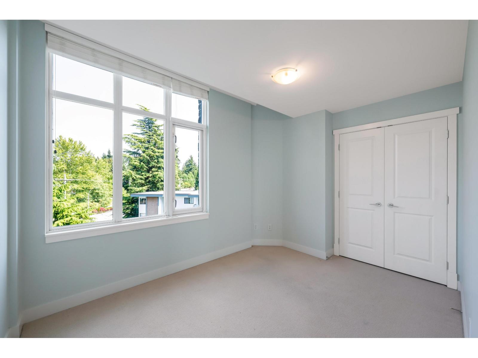 504 14824 NORTH BLUFF ROAD, White Rock