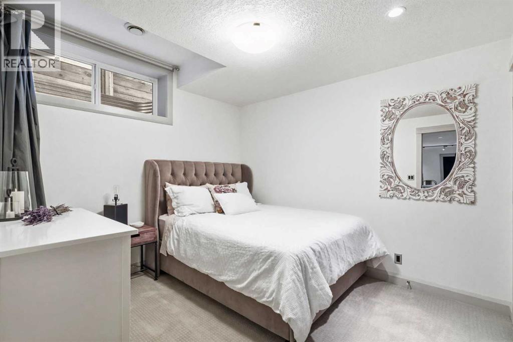 2042 49 Avenue Southwest - Photo 26