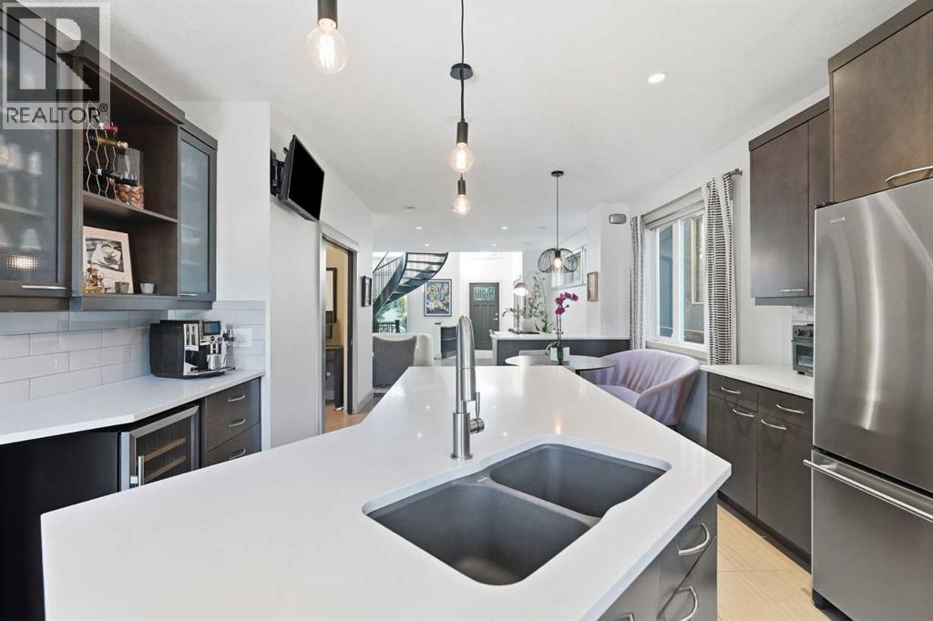 2042 49 Avenue Southwest - Photo 11