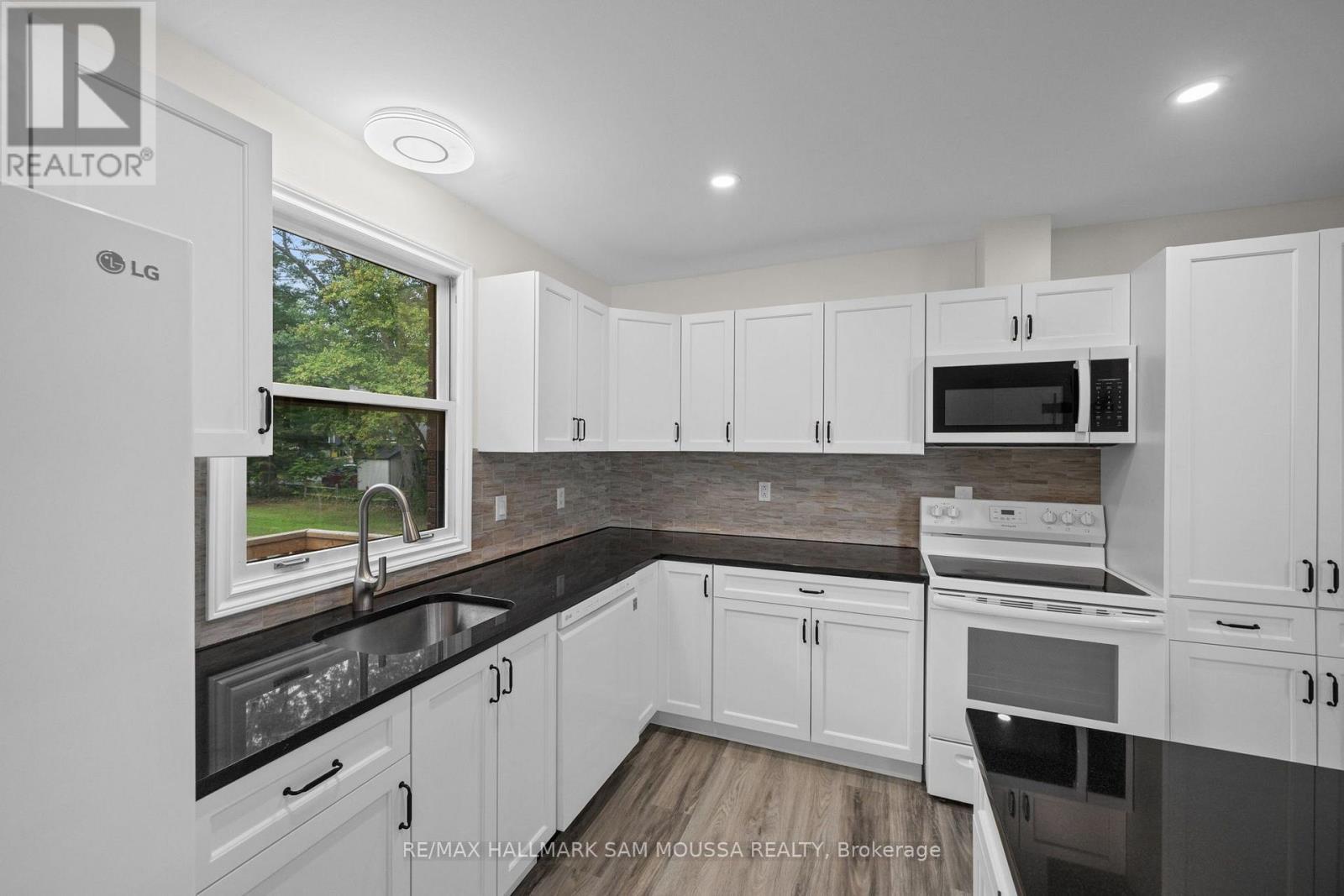 3 Bed, 2 Bath House for Sale in Ottawa – 208 BAILLIE AVENUE, Ottawa – MLS# X13673968 - Image 10