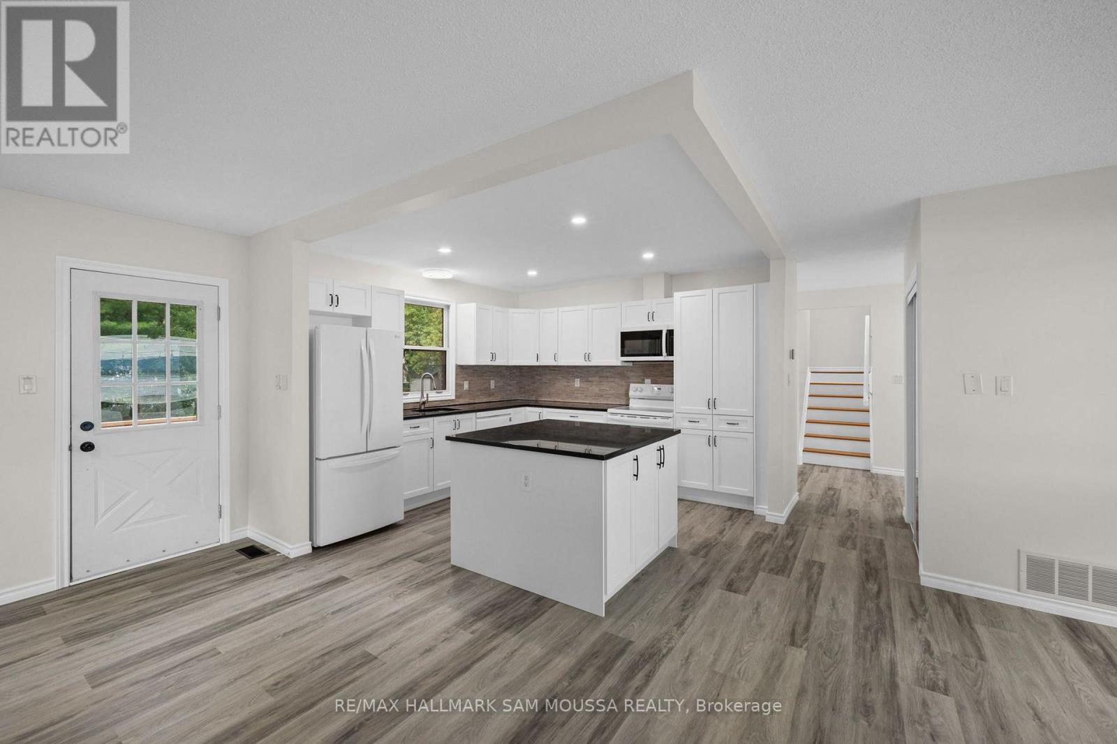 3 Bed, 2 Bath House for Sale in Ottawa – 208 BAILLIE AVENUE, Ottawa – MLS# X13673968 - Image 12