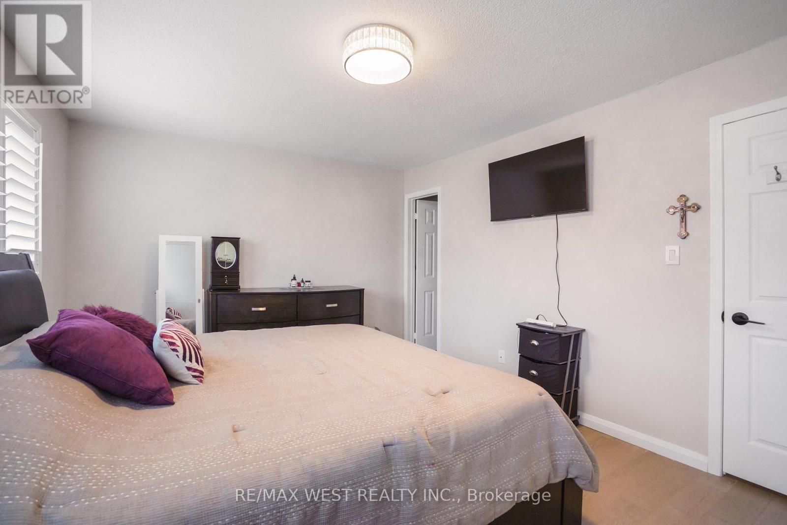 8 JENSEN COURT - Image 32