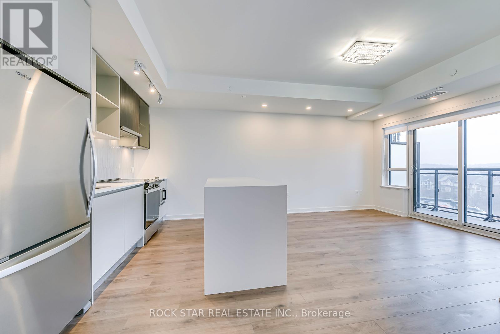 #601 395 DUNDAS STREET W - 6