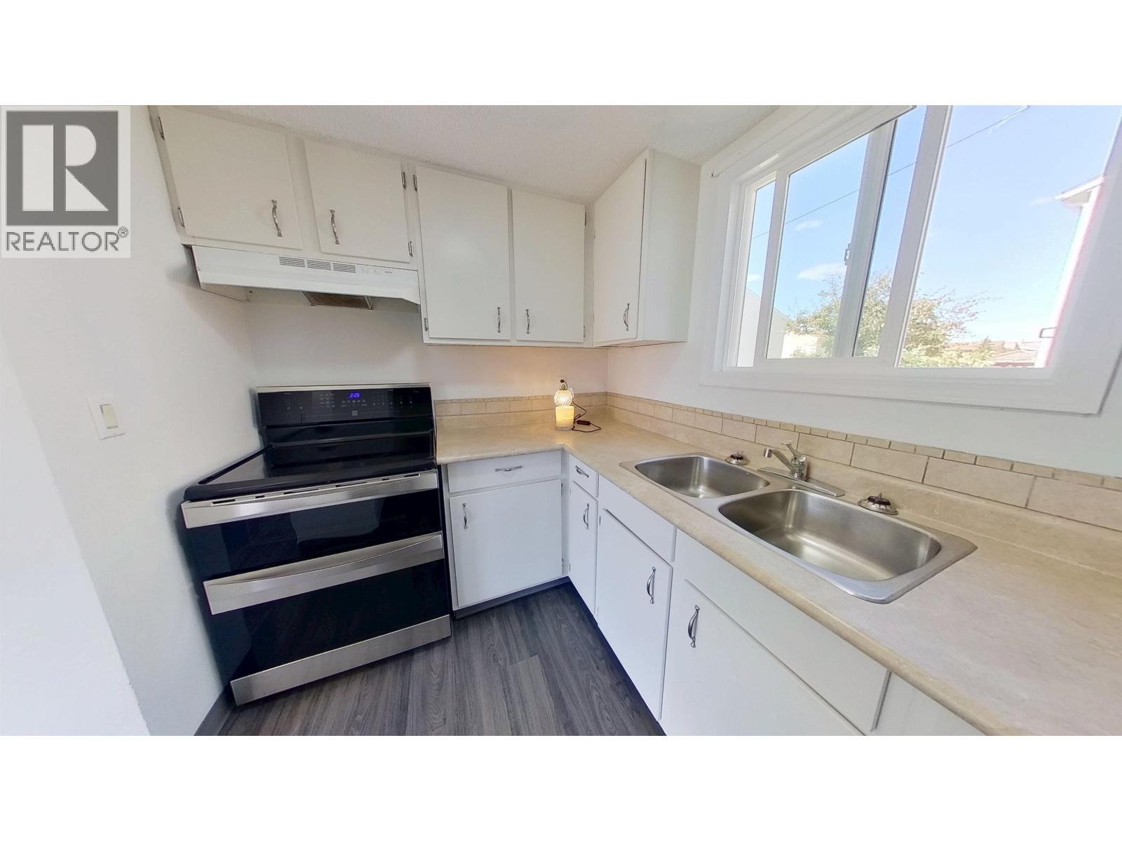 8836 101 AVENUE - Image 10