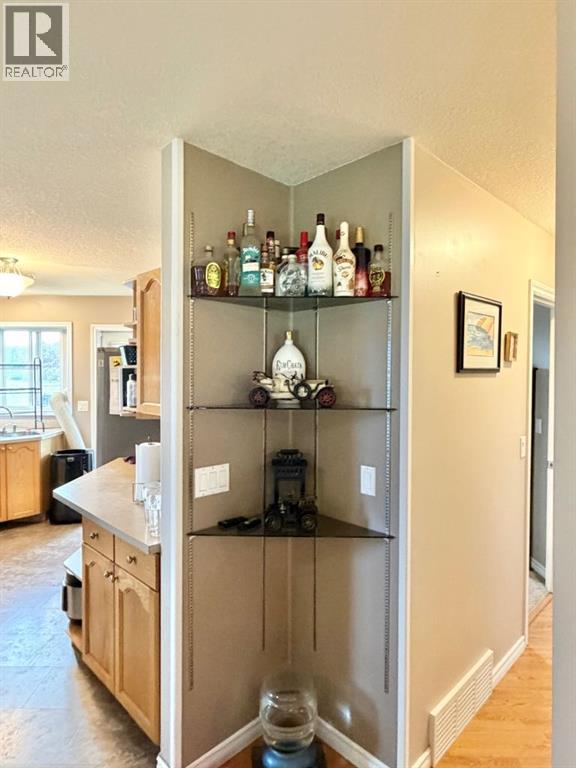 9804 102 Avenue - Image 12