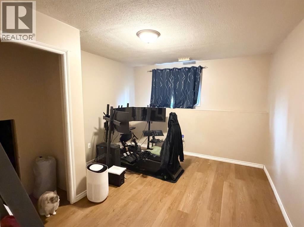 9804 102 Avenue - 27