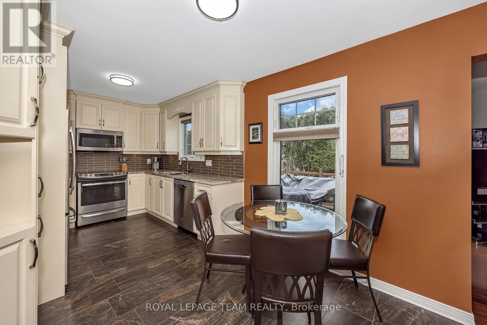 25 TAMBLYN CRESCENT - 12