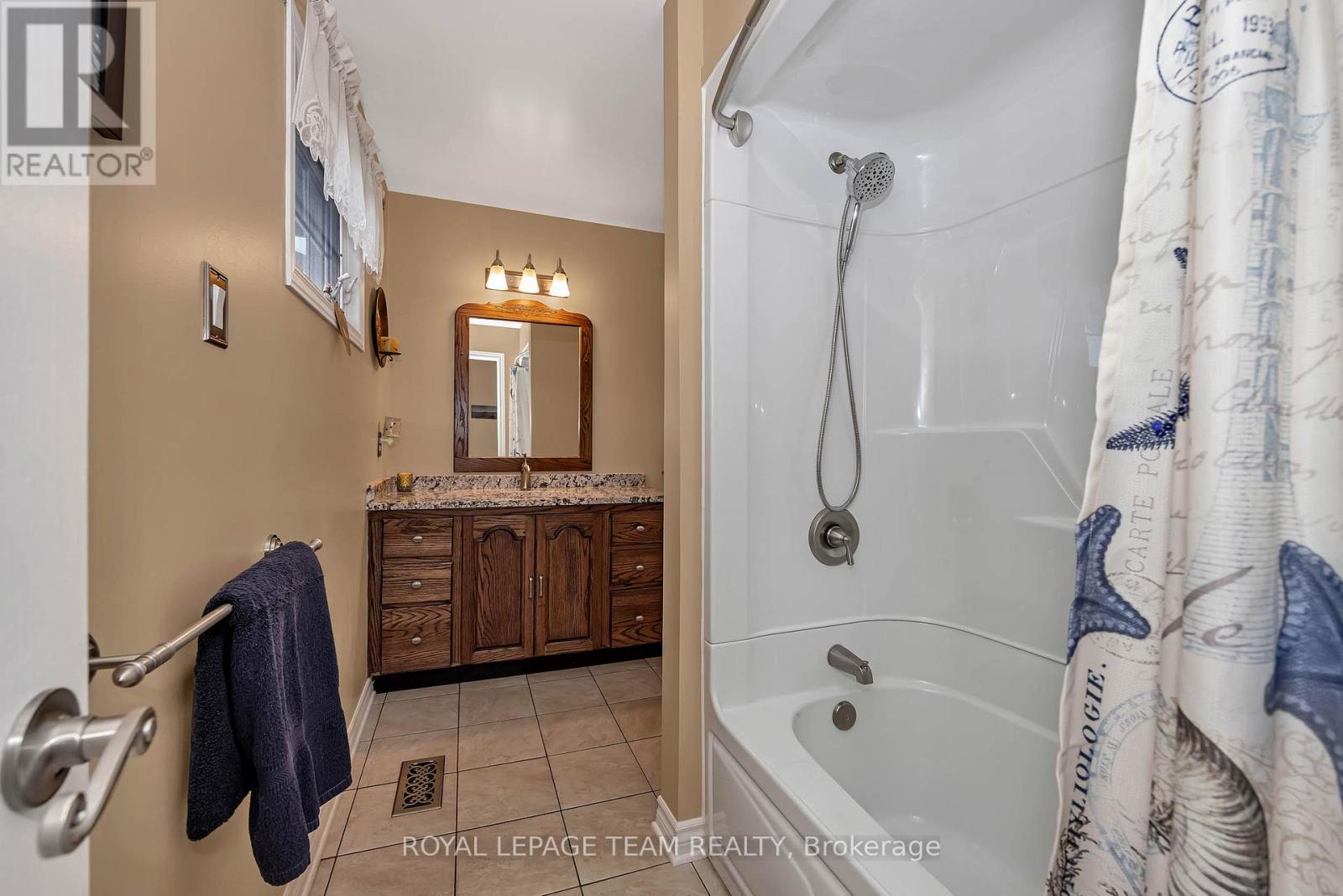 3 Bed, 2 Bath House for Sale in Ottawa – 25 TAMBLYN CRESCENT, Ottawa – MLS# X13674008 - Image 28