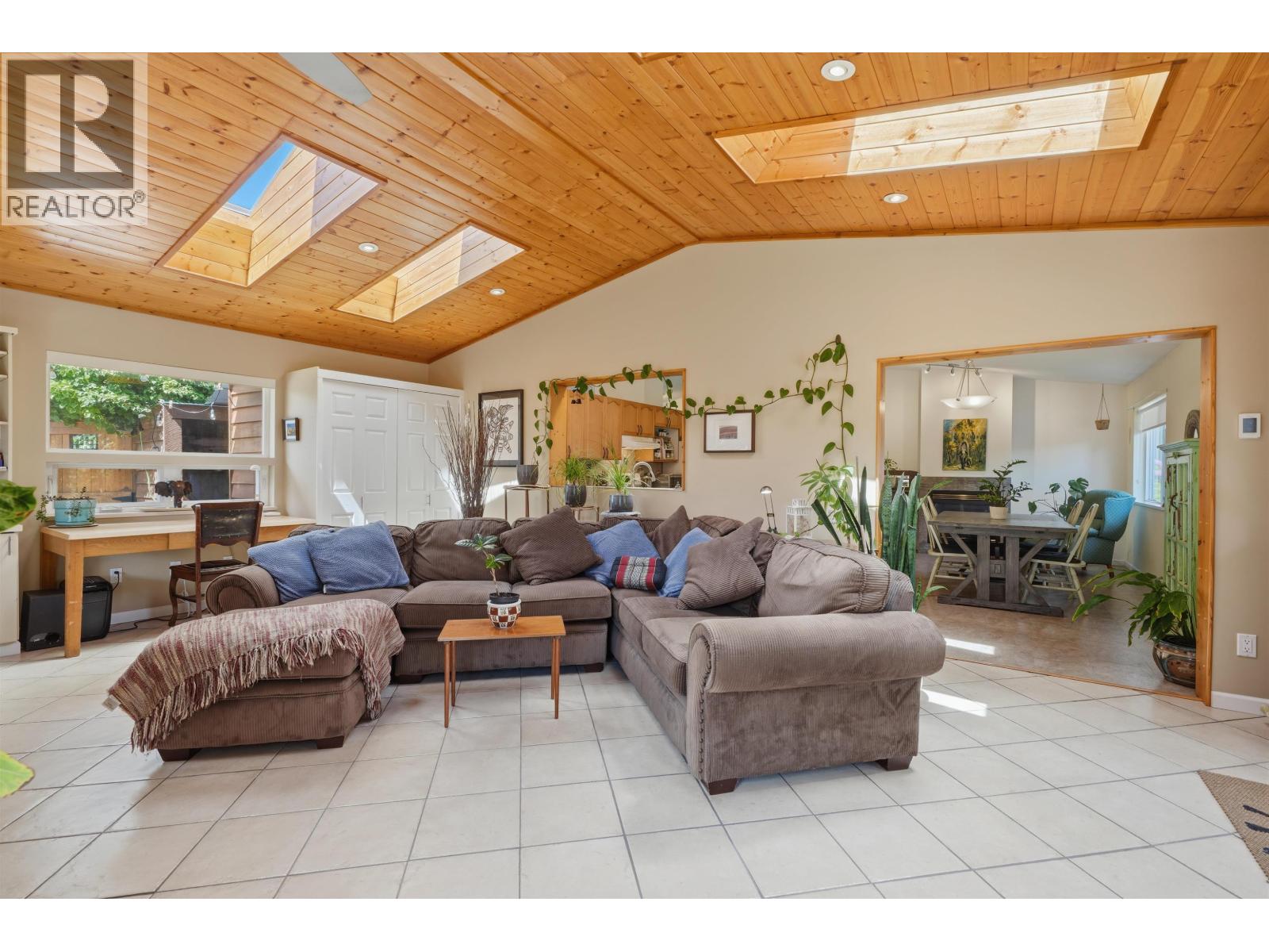 5616 EMERSON ROAD, Sechelt