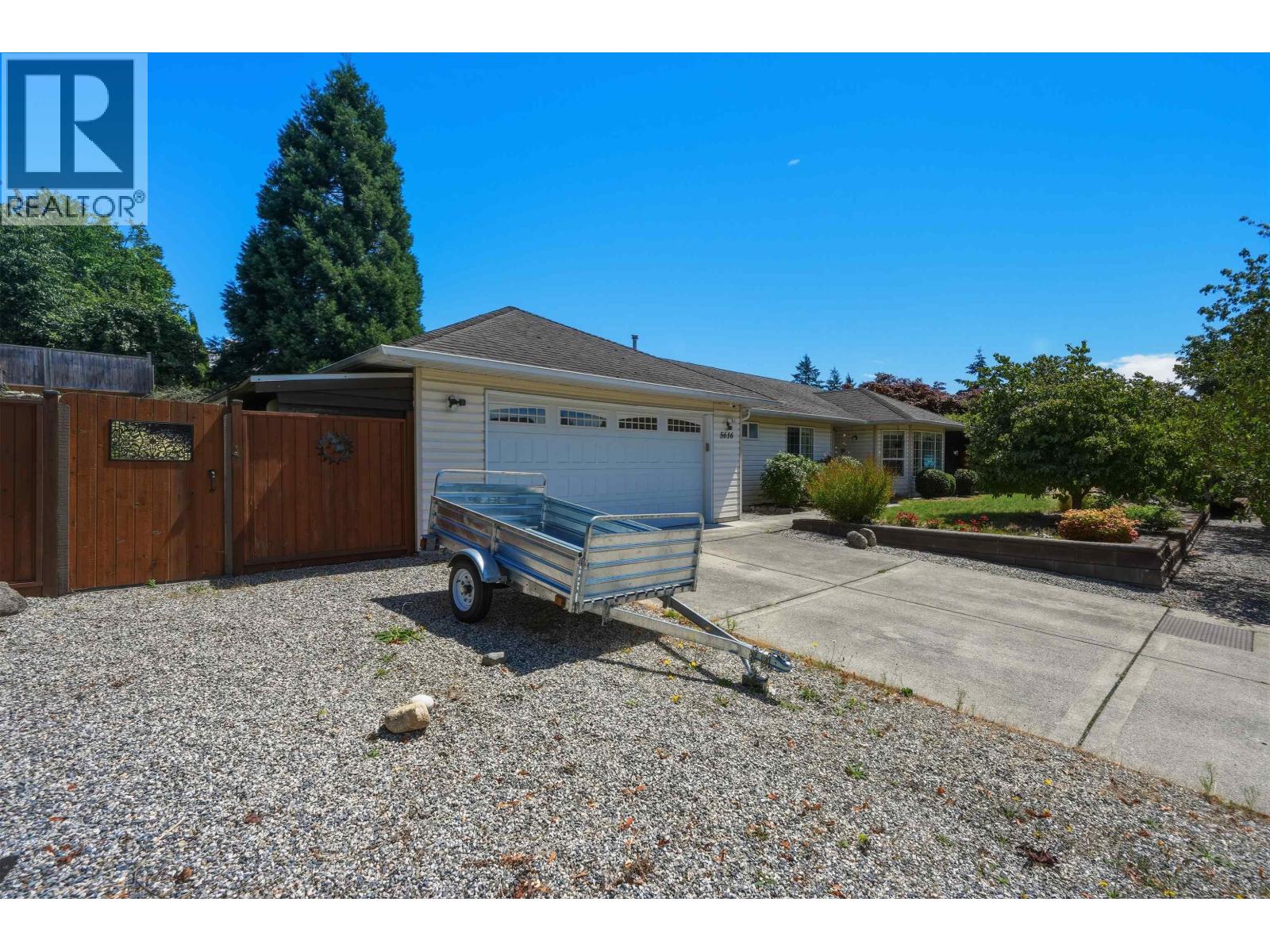 5616 EMERSON ROAD, Sechelt
