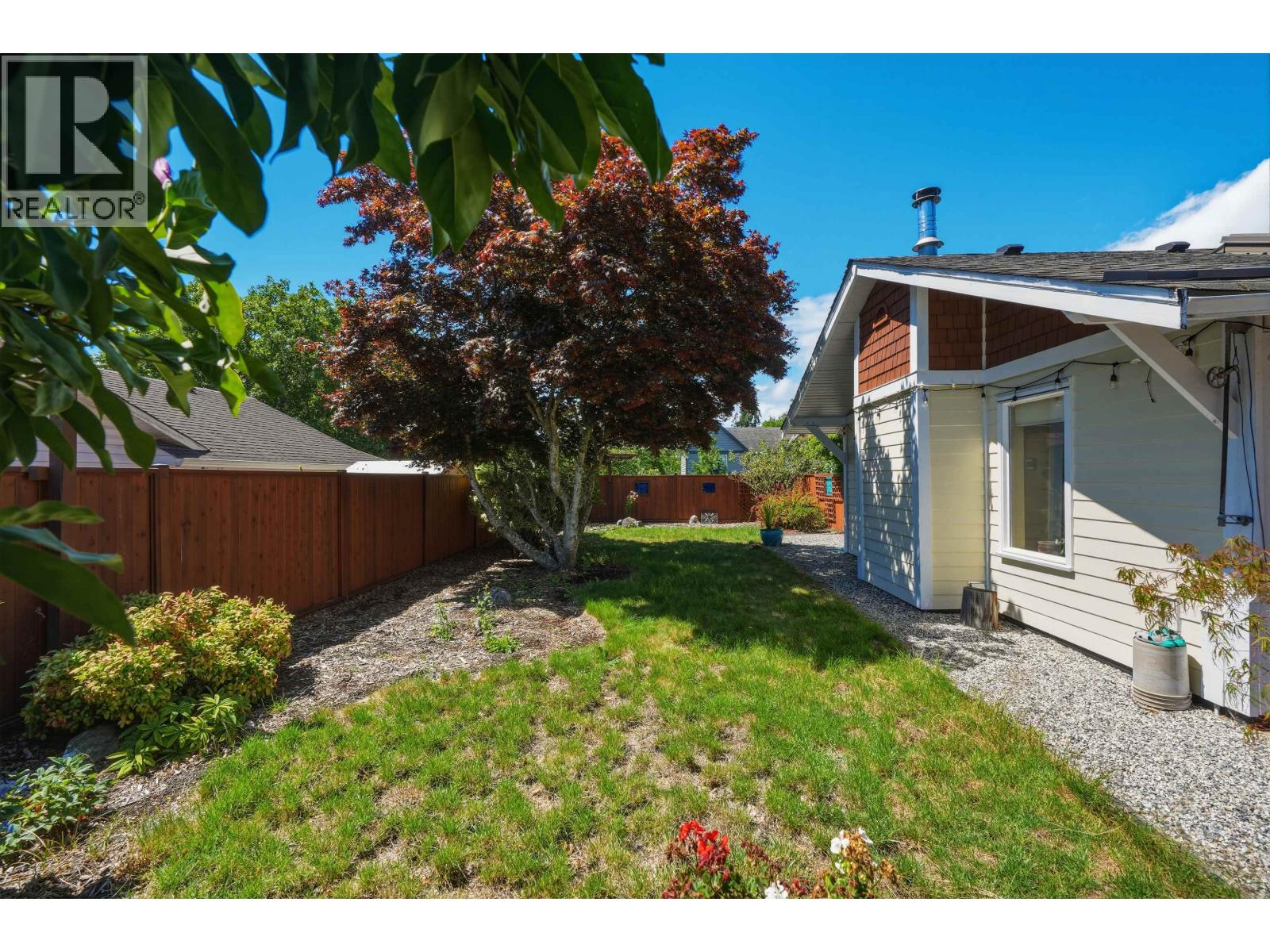 5616 EMERSON ROAD, Sechelt
