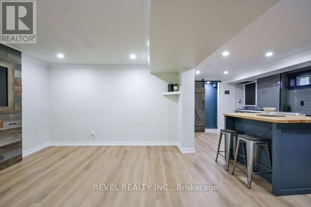 20 CYNTHIA COURT - 29