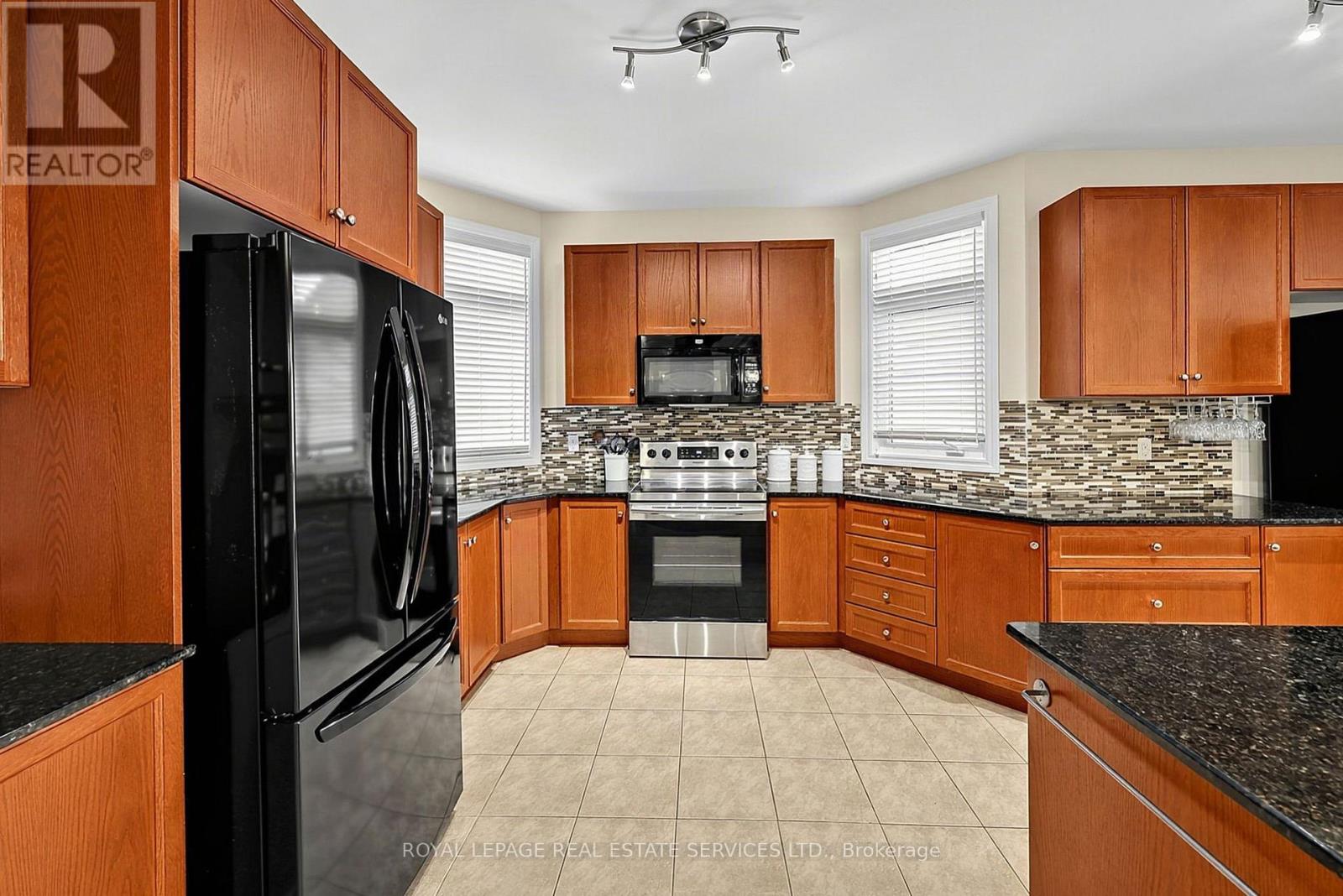 17 LEEWARD CIRCLE - Image 13