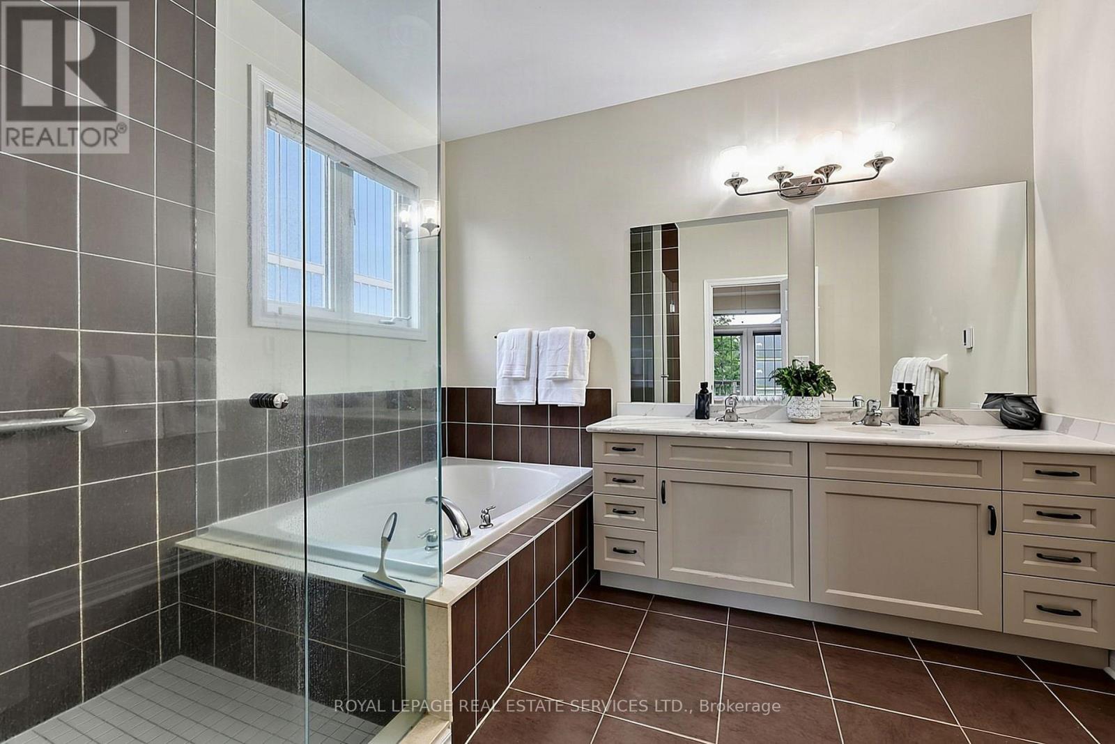 17 LEEWARD CIRCLE - Image 23