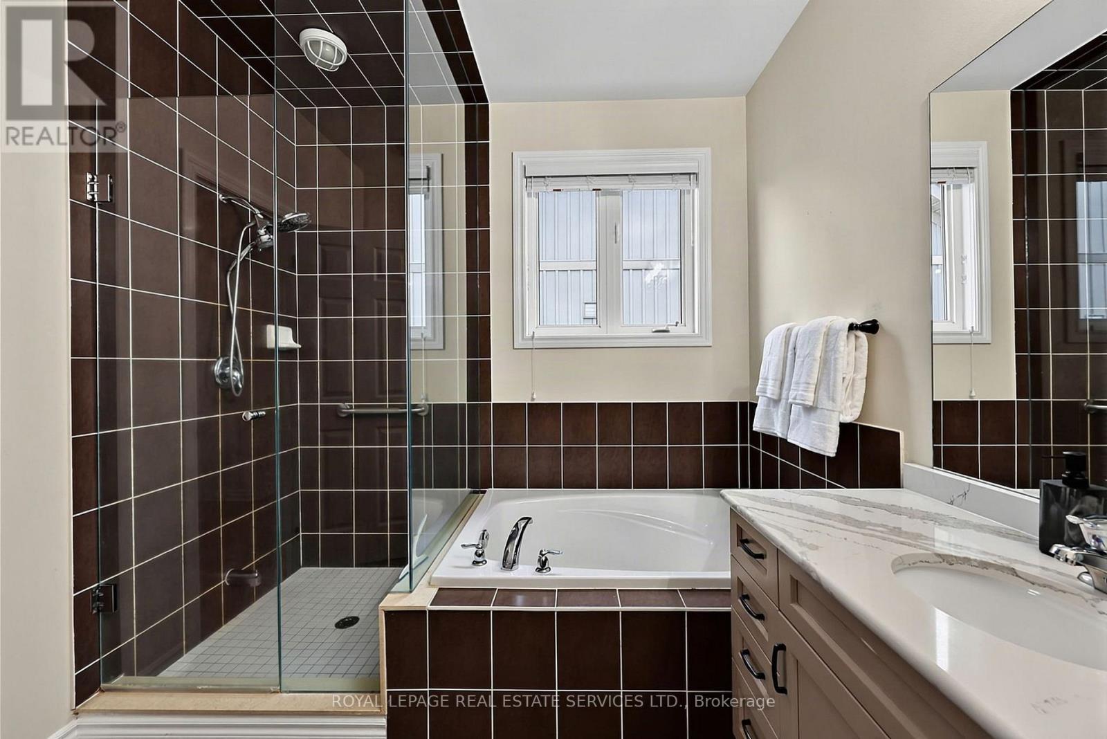 17 LEEWARD CIRCLE - 24