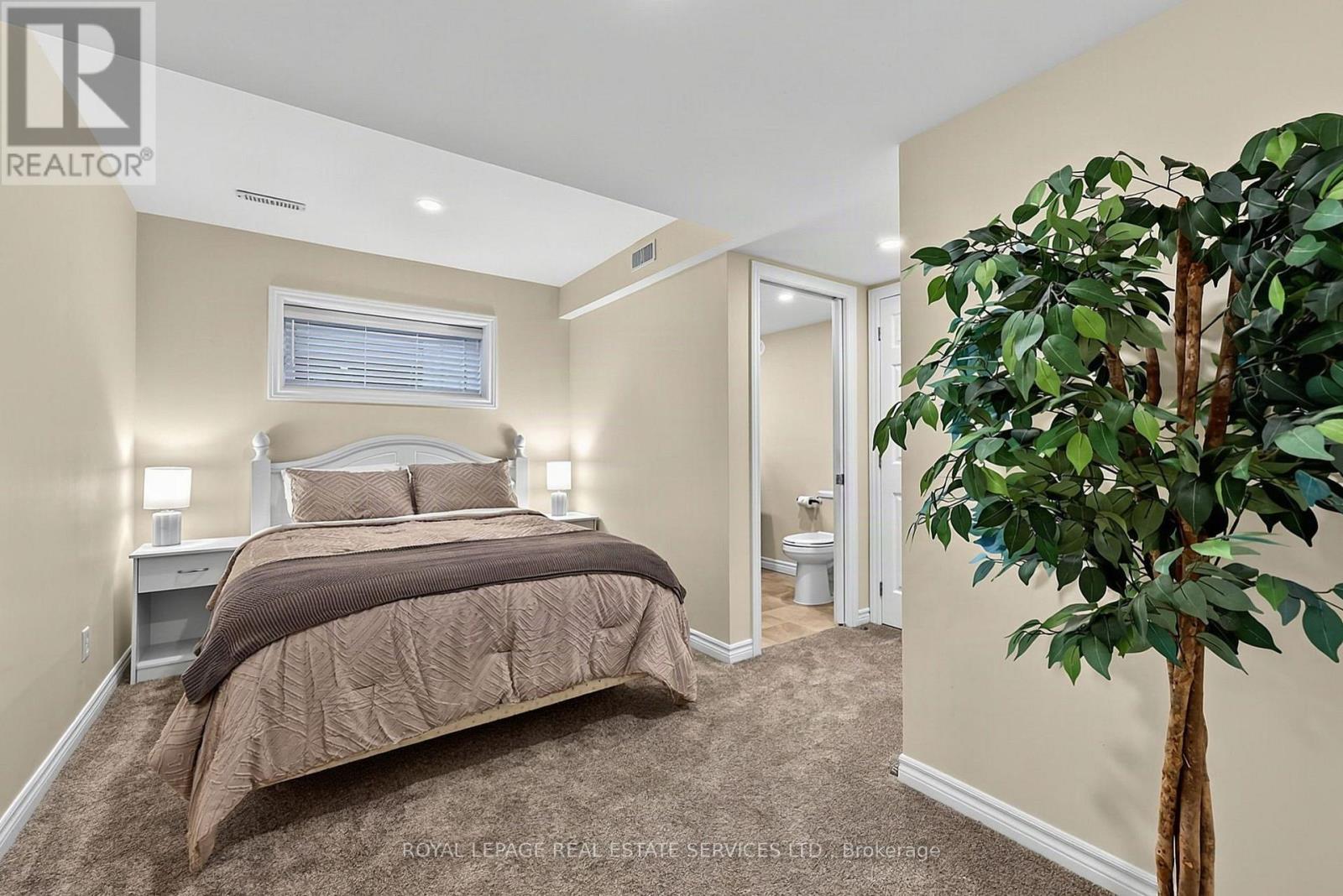 17 LEEWARD CIRCLE - 32