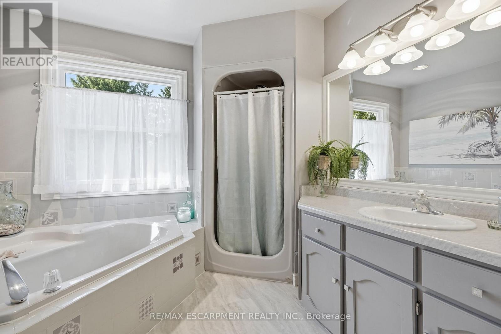 1 MEANDER CLOSE - Image 30
