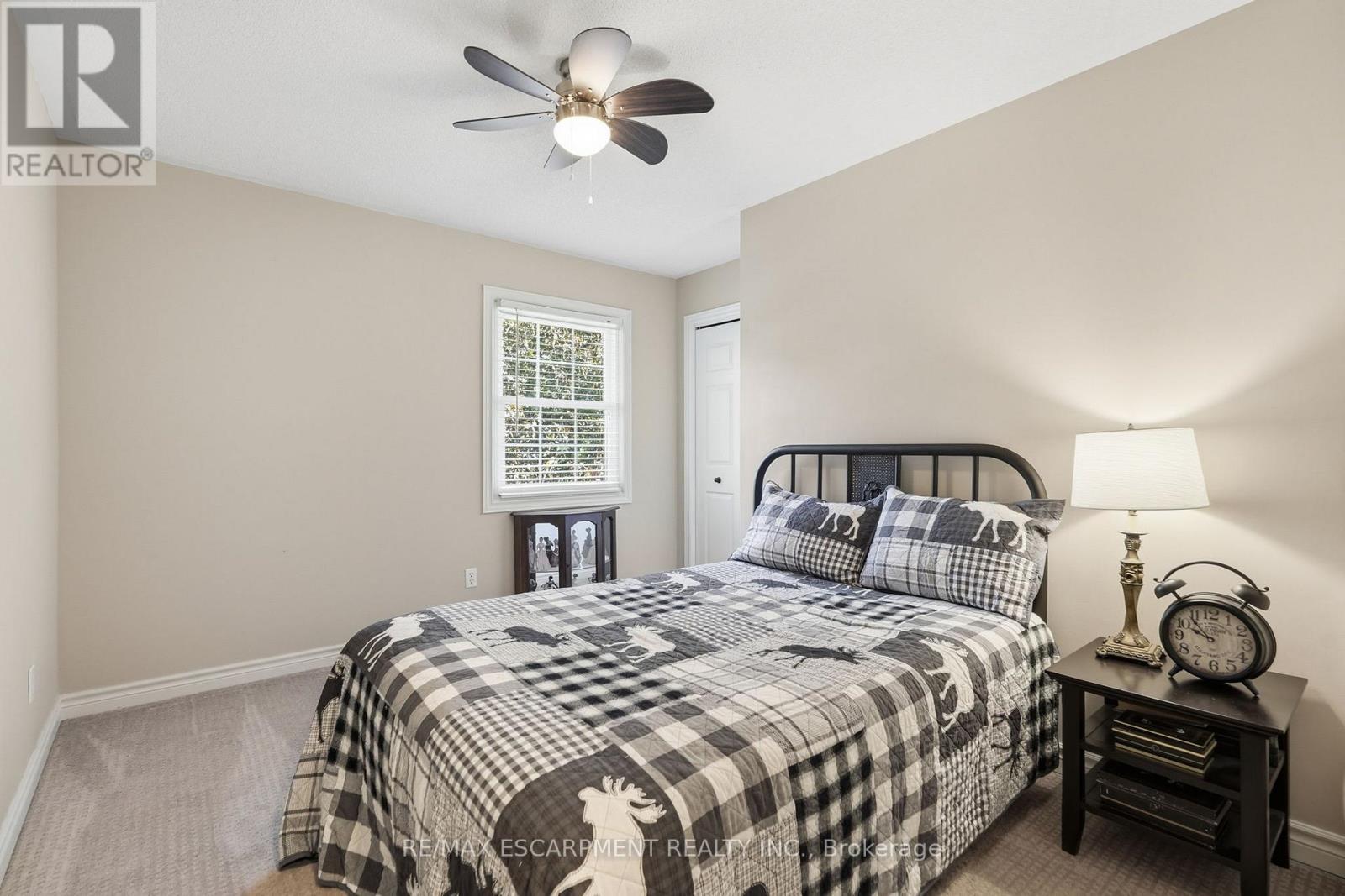 1 MEANDER CLOSE - Image 32