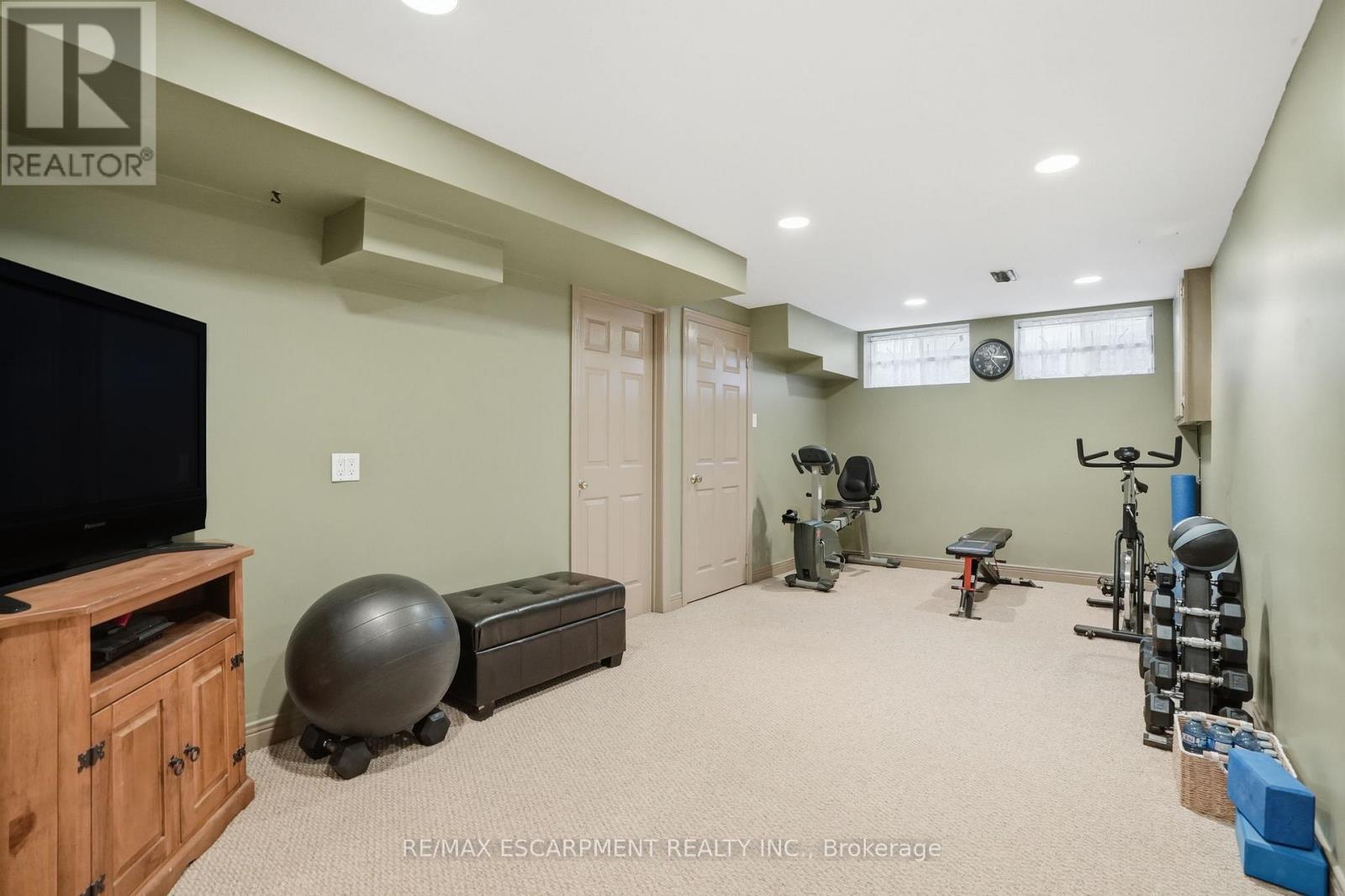 1 MEANDER CLOSE - Image 40