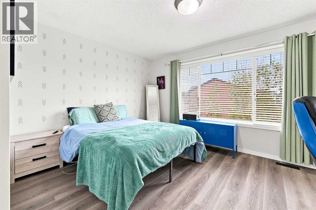 106 Autumn Crescent SE - 14