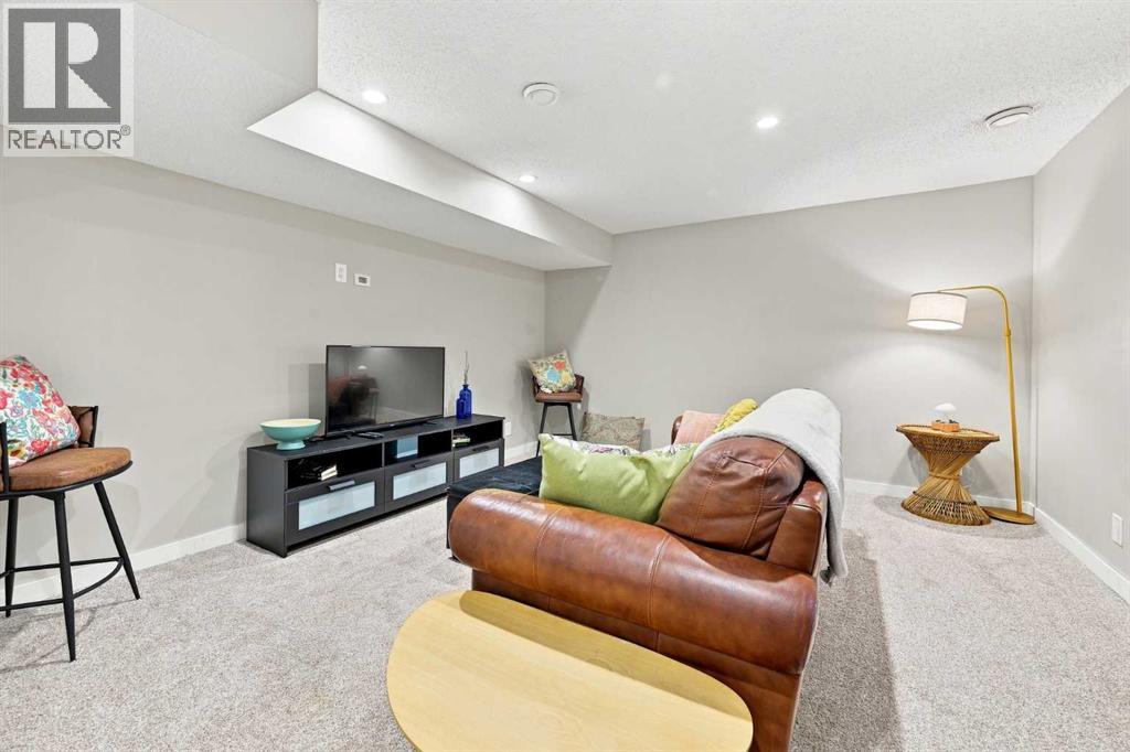 106 Autumn Crescent SE - 23