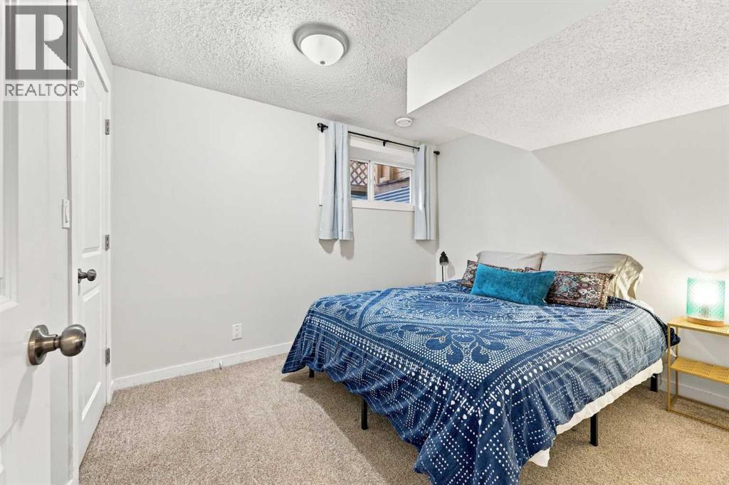 106 Autumn Crescent SE - 25