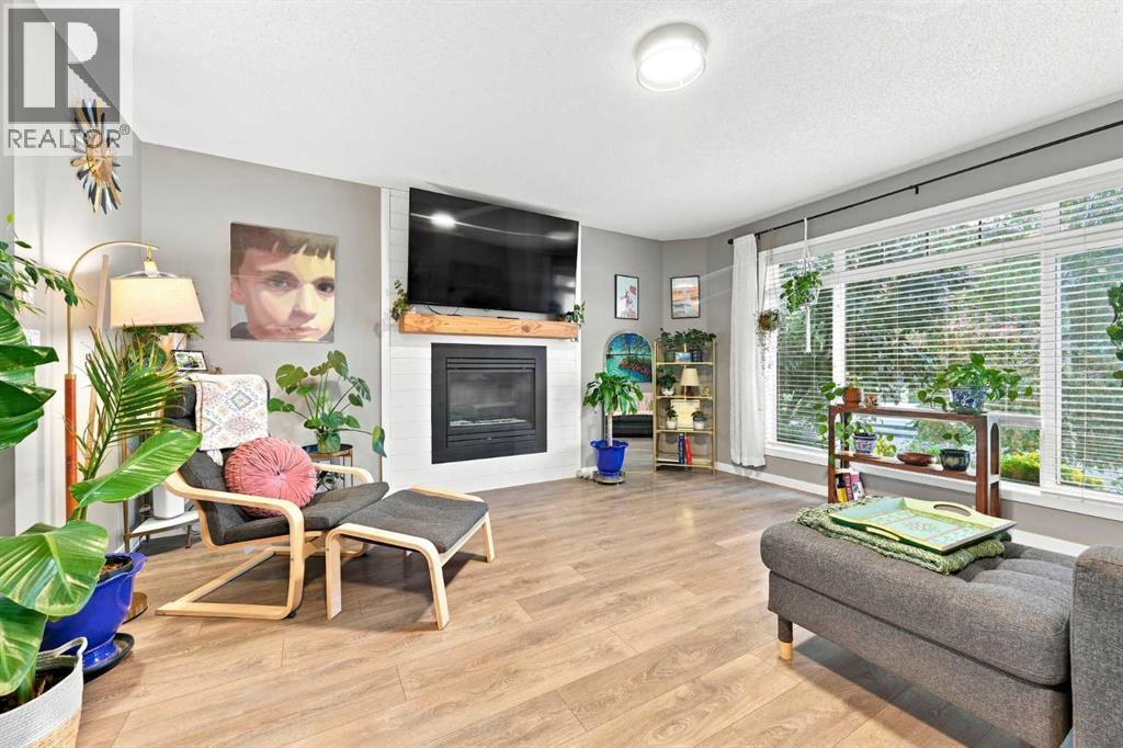 106 Autumn Crescent SE - 4