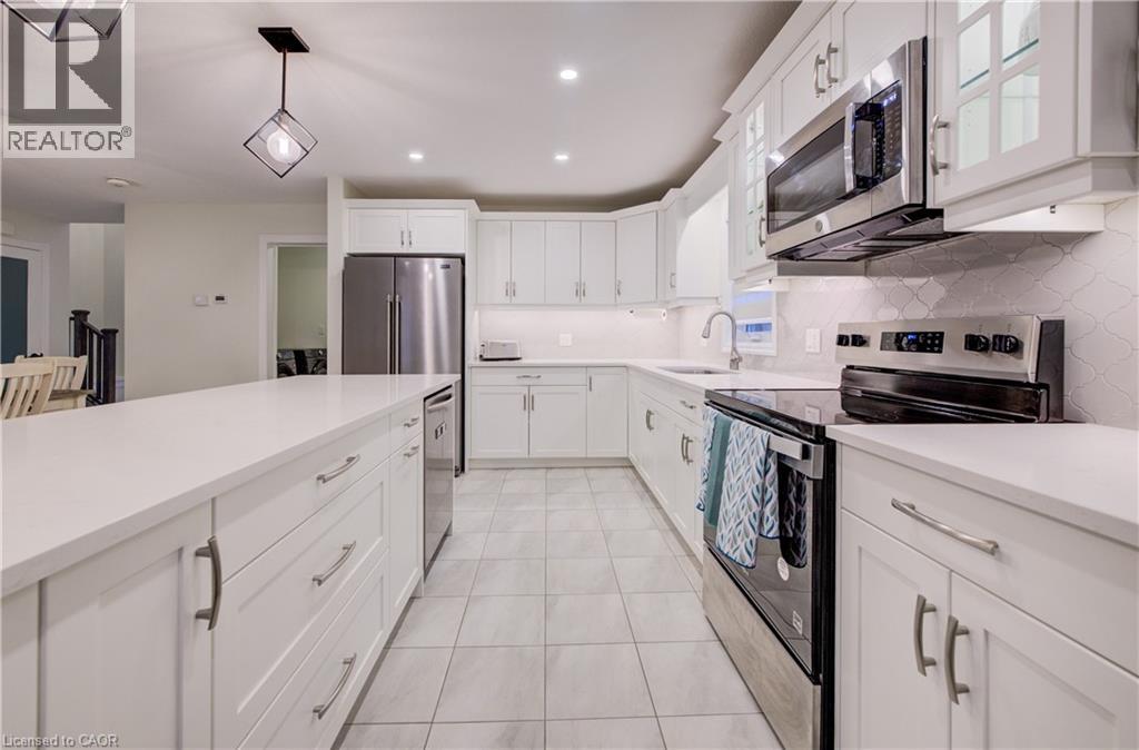 4 LIVINGSTON Drive - 14