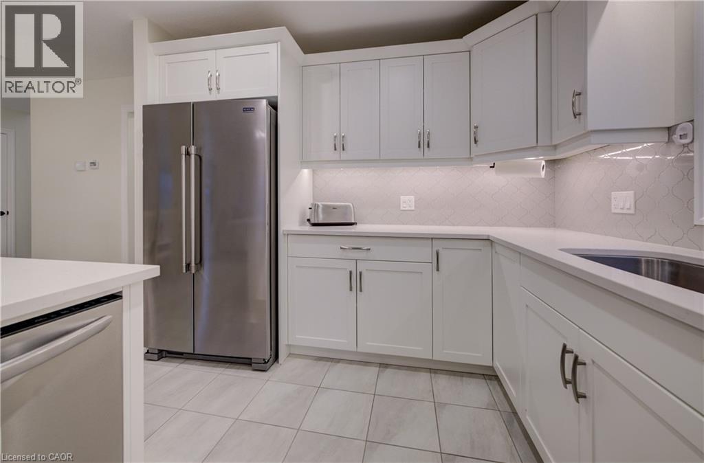 4 LIVINGSTON Drive - 12