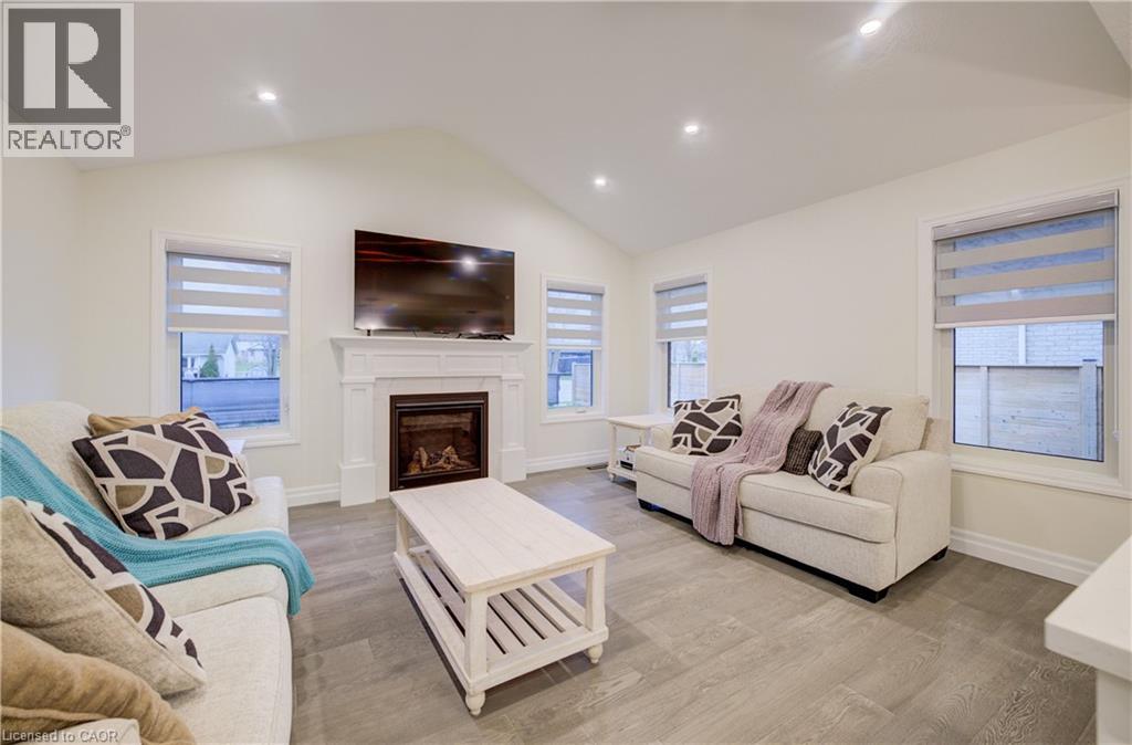 4 LIVINGSTON Drive - 16