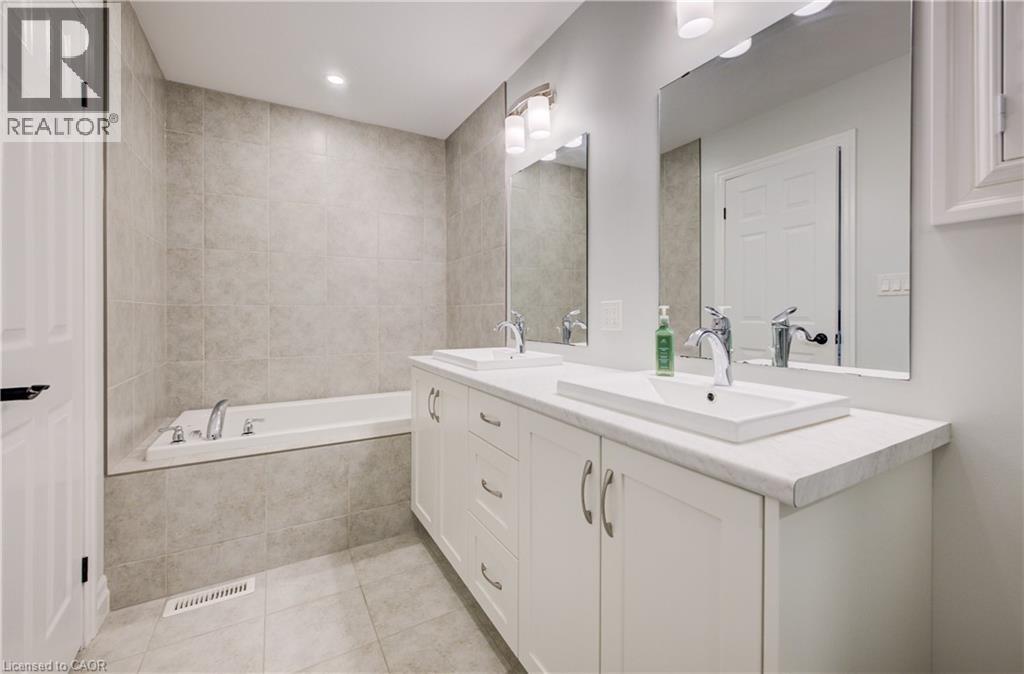 4 LIVINGSTON Drive - Image 34