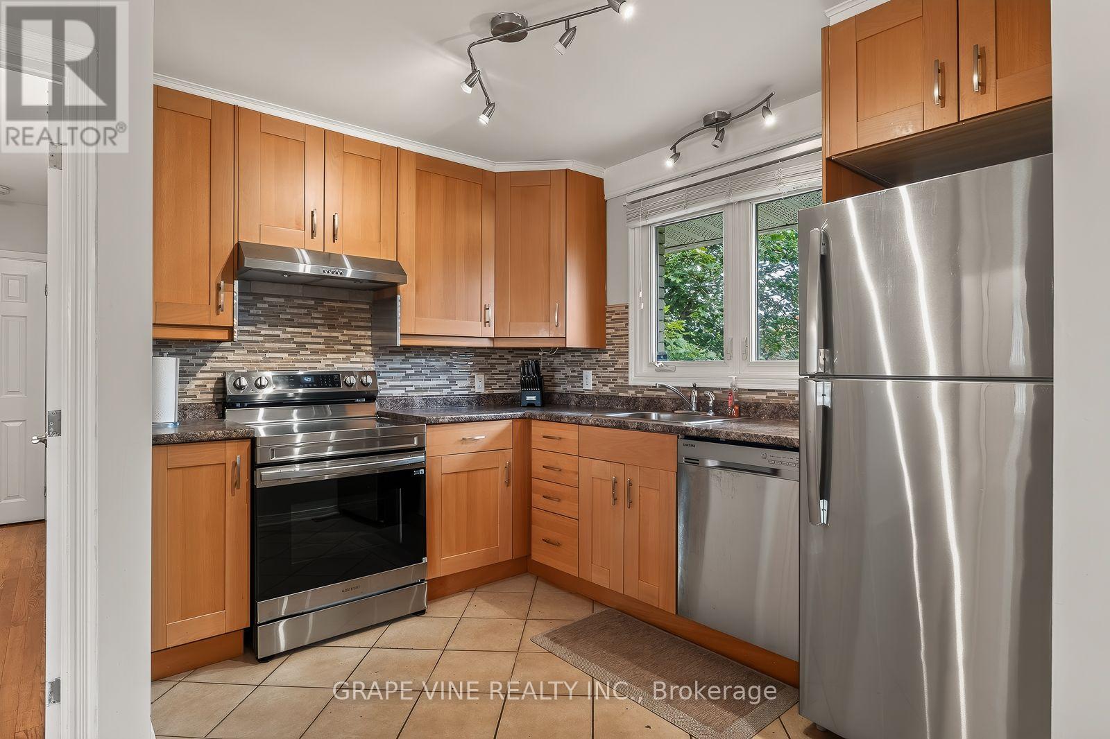5 Bed, 2 Bath House for Sale in Ottawa – 125 NORICE STREET, Ottawa – MLS# X13674054 - Image 15