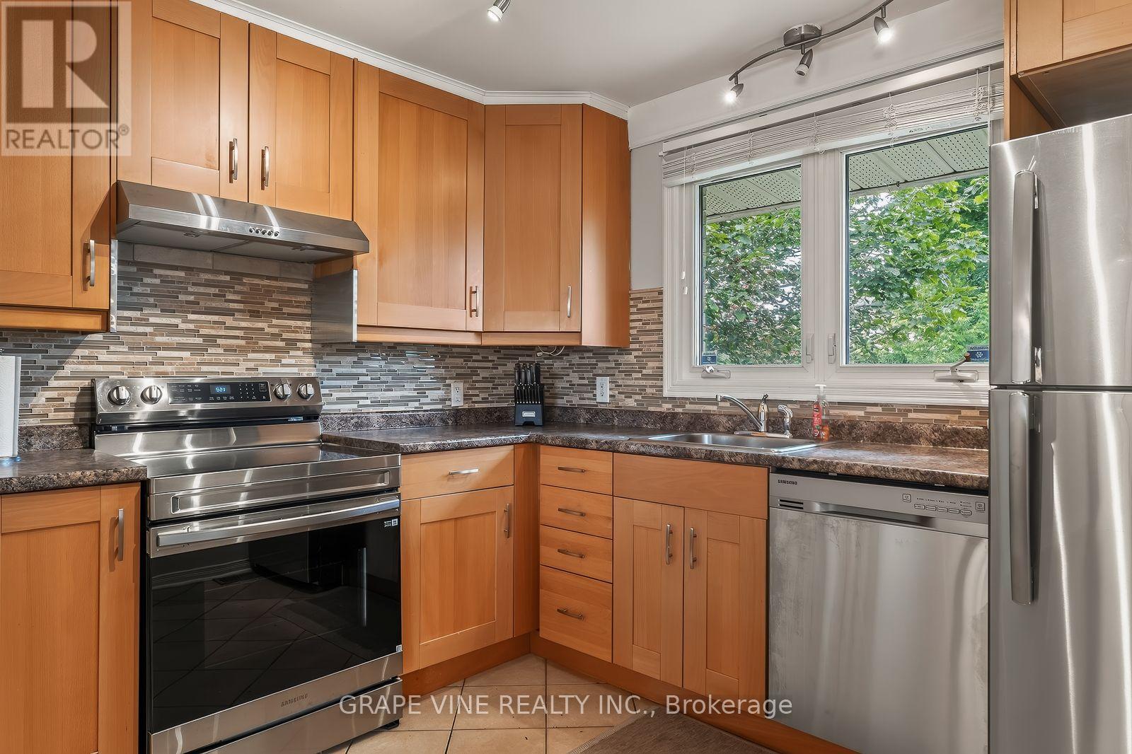 5 Bed, 2 Bath House for Sale in Ottawa – 125 NORICE STREET, Ottawa – MLS# X13674054 - Image 16