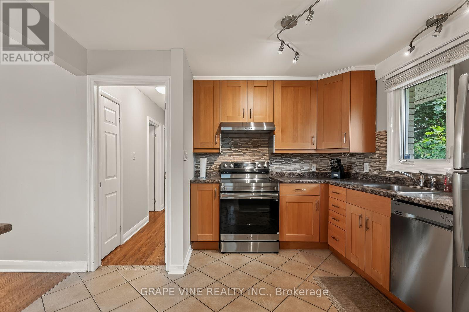 5 Bed, 2 Bath House for Sale in Ottawa – 125 NORICE STREET, Ottawa – MLS# X13674054 - Image 17