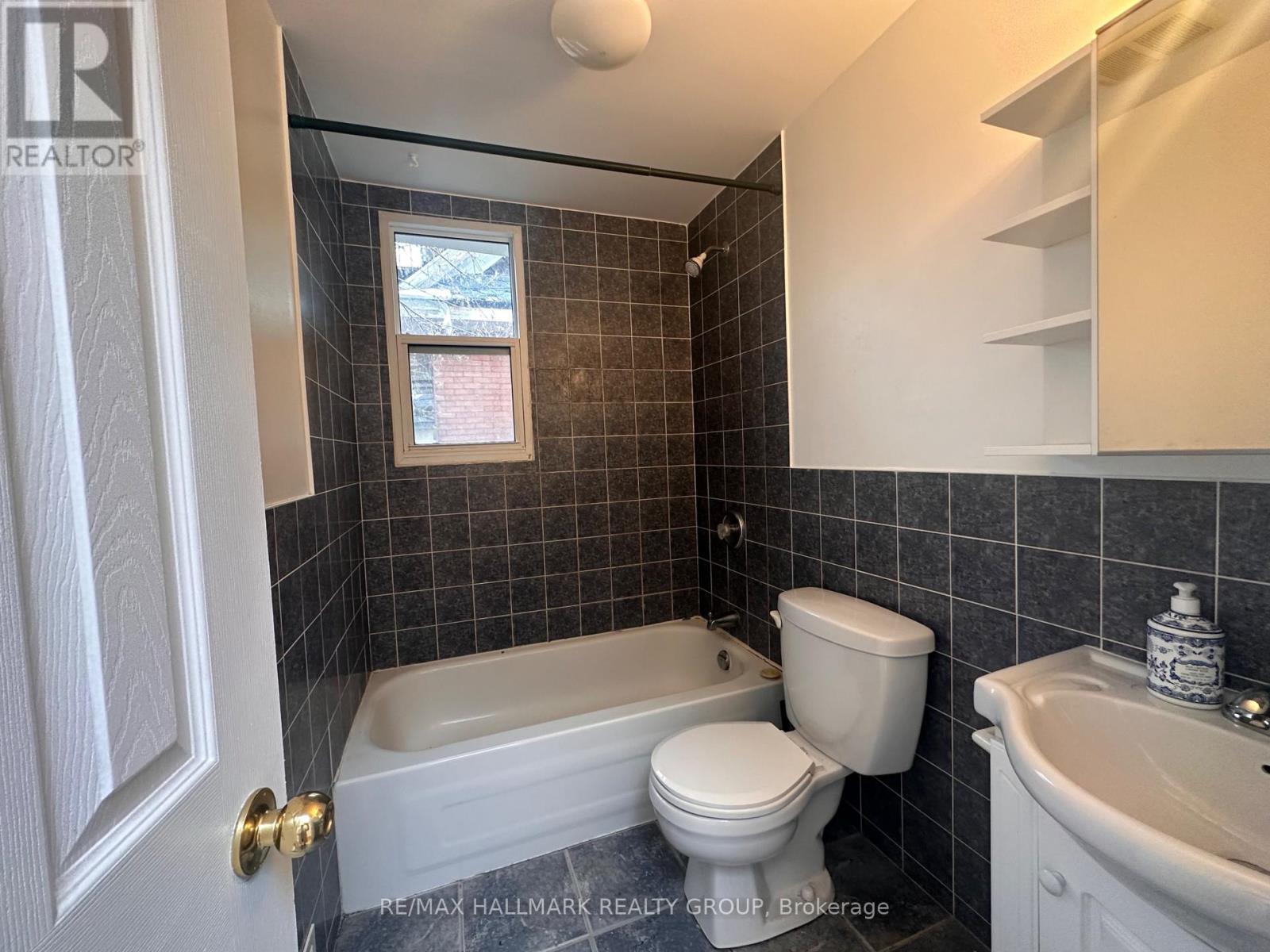 2 Bed, 1 Bath Multi-Family for Rent in Ottawa – 2 – 94 FAIRMONT AVENUE, Ottawa – MLS# X13674068 - Image 12