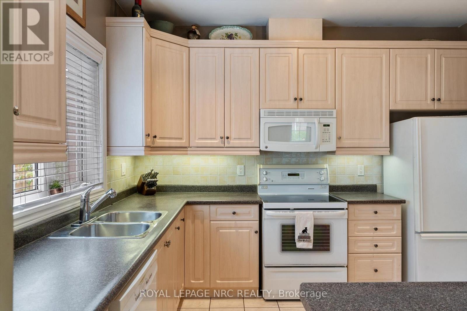 #77 100 BEDDOE DRIVE - 15