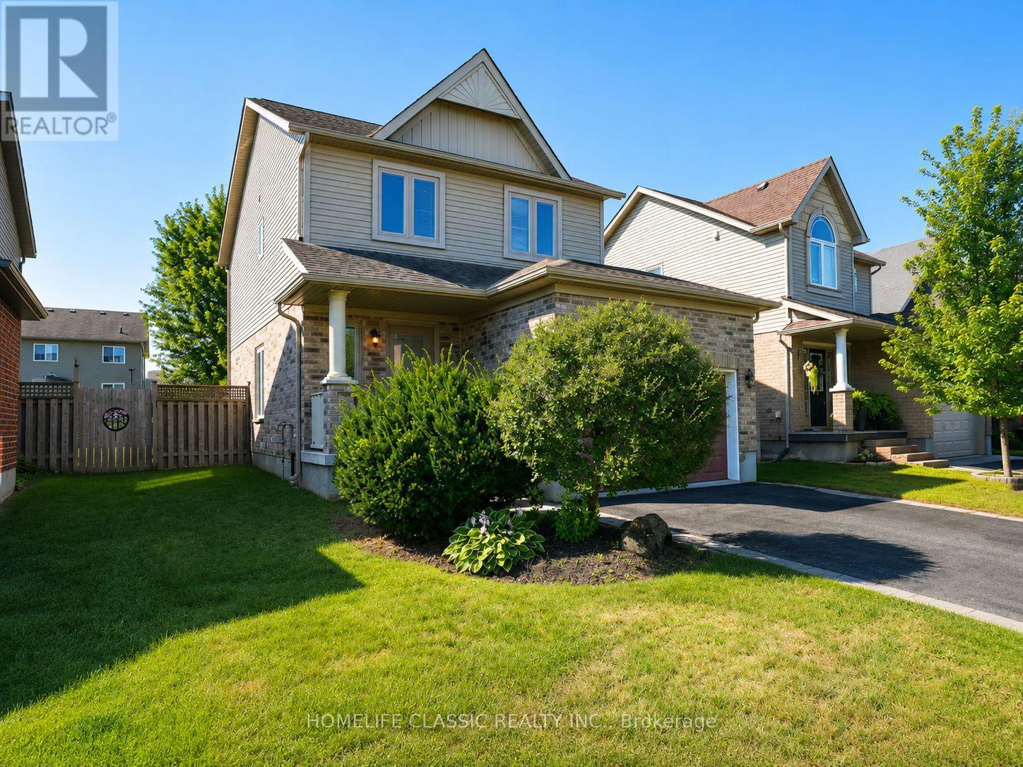 5 IRWIN CRESCENT - 2