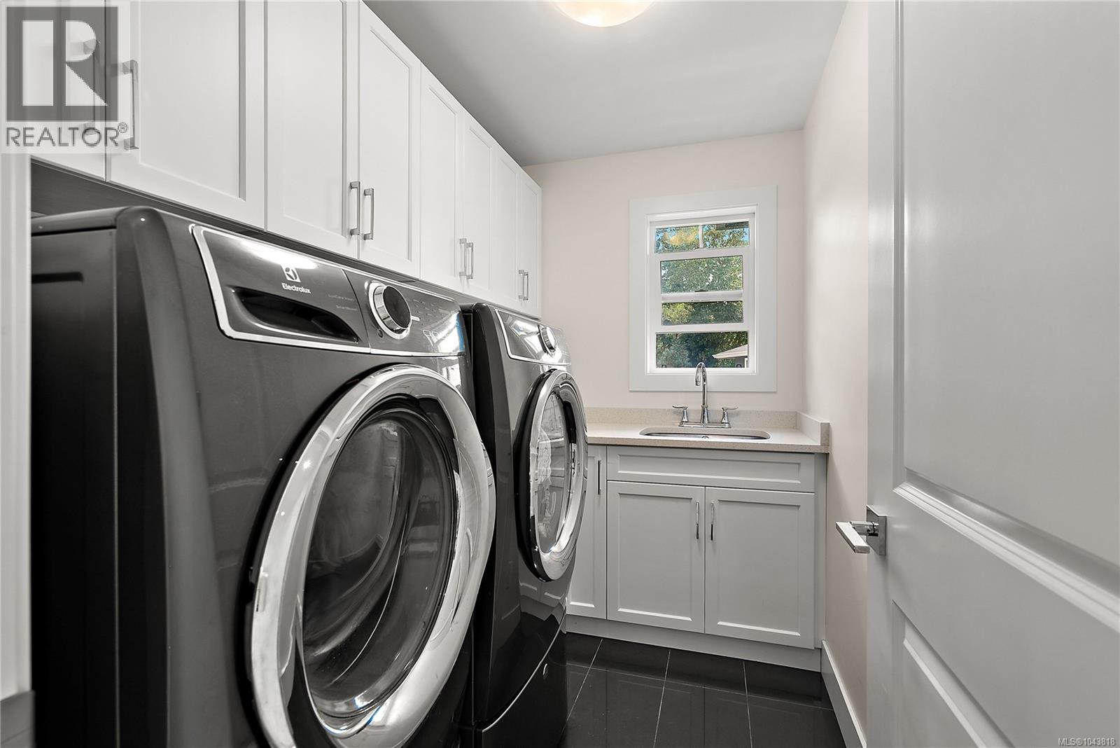 2908 Adye Rd - 25