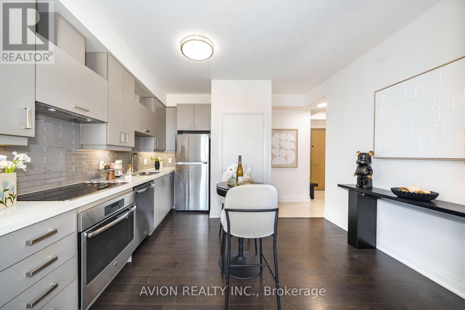 622 28 UPTOWN DRIVE - 12