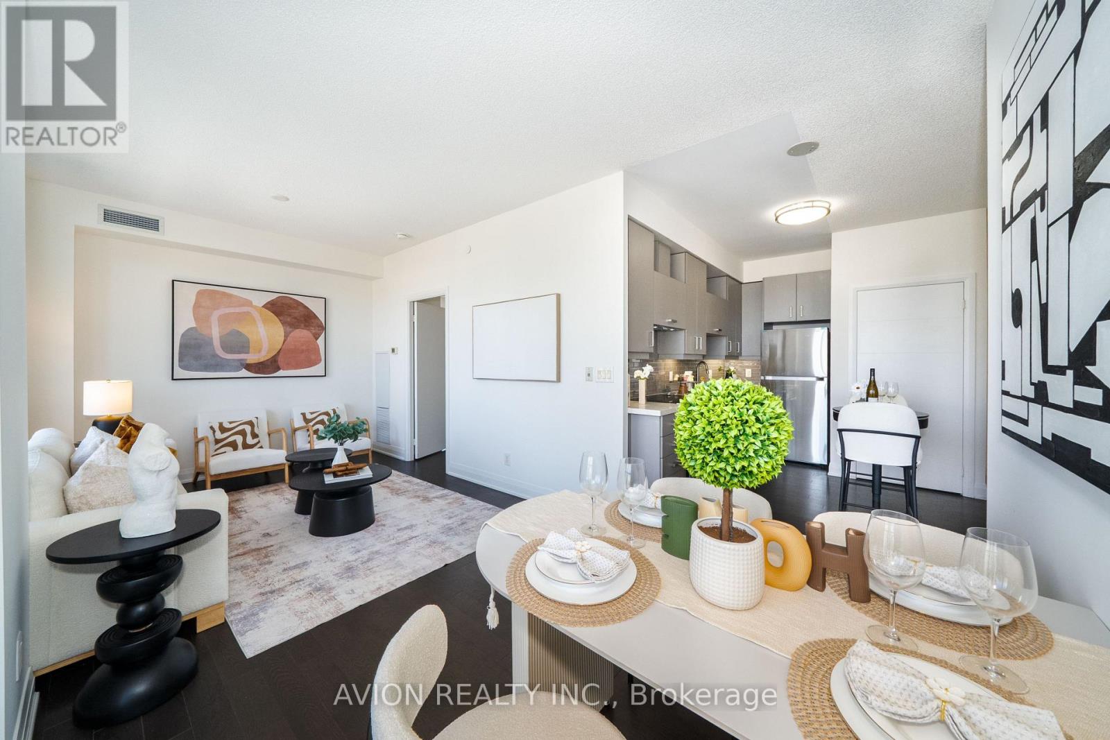 622 28 UPTOWN DRIVE - 13