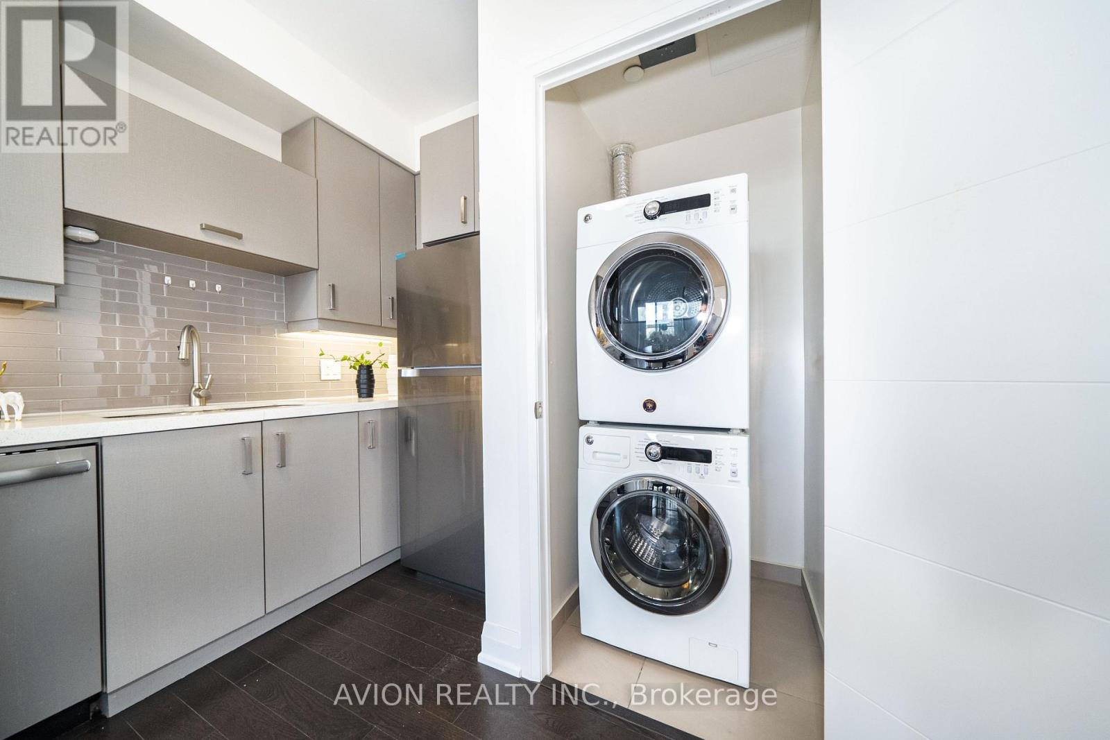 622 28 UPTOWN DRIVE - 14
