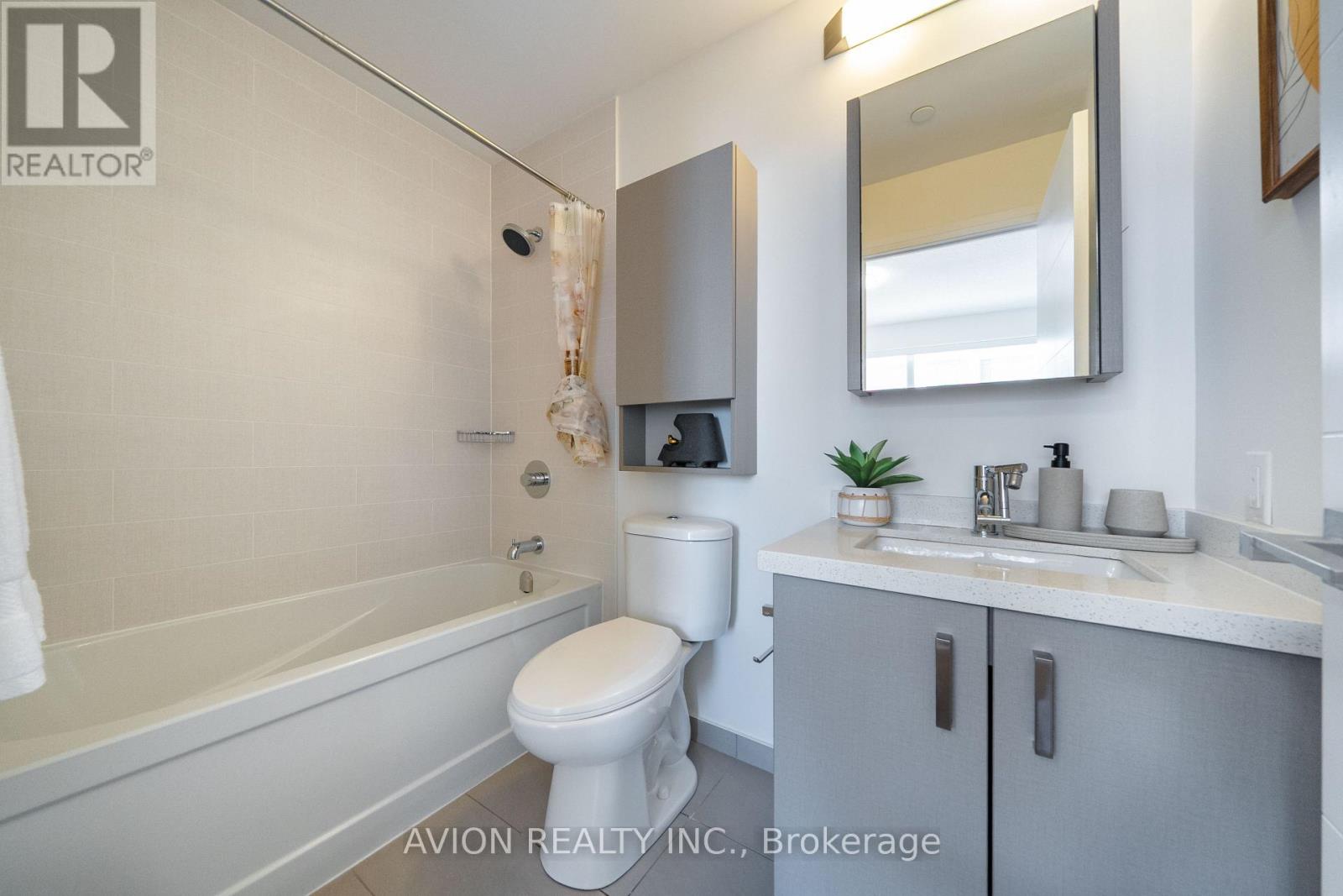 622 28 UPTOWN DRIVE - 20