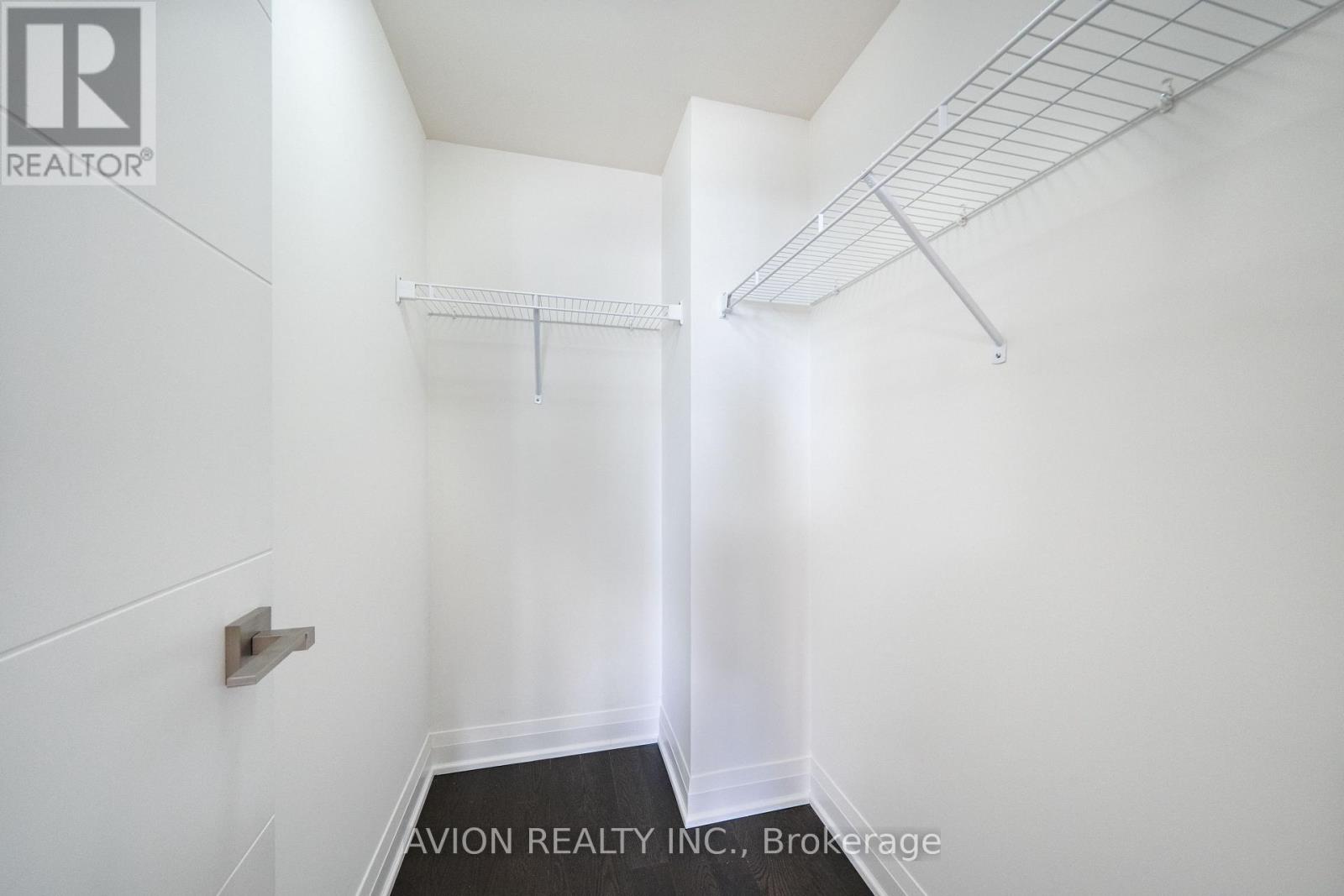 622 28 UPTOWN DRIVE - 21