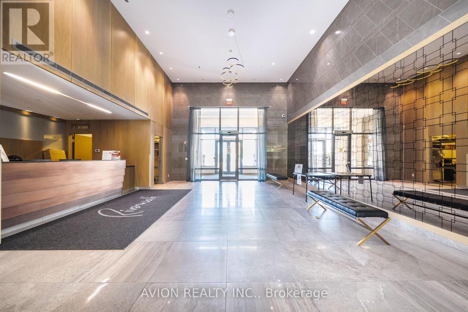 622 28 UPTOWN DRIVE - 6