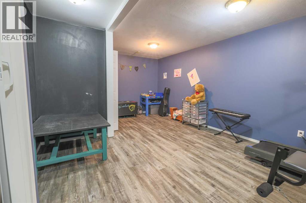 5739 55 Street - 20