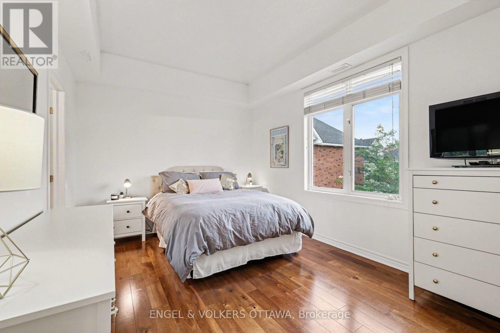 53 HAWKSTONE GATE - 12