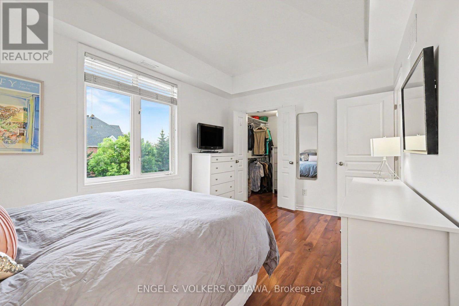 53 HAWKSTONE GATE - 13