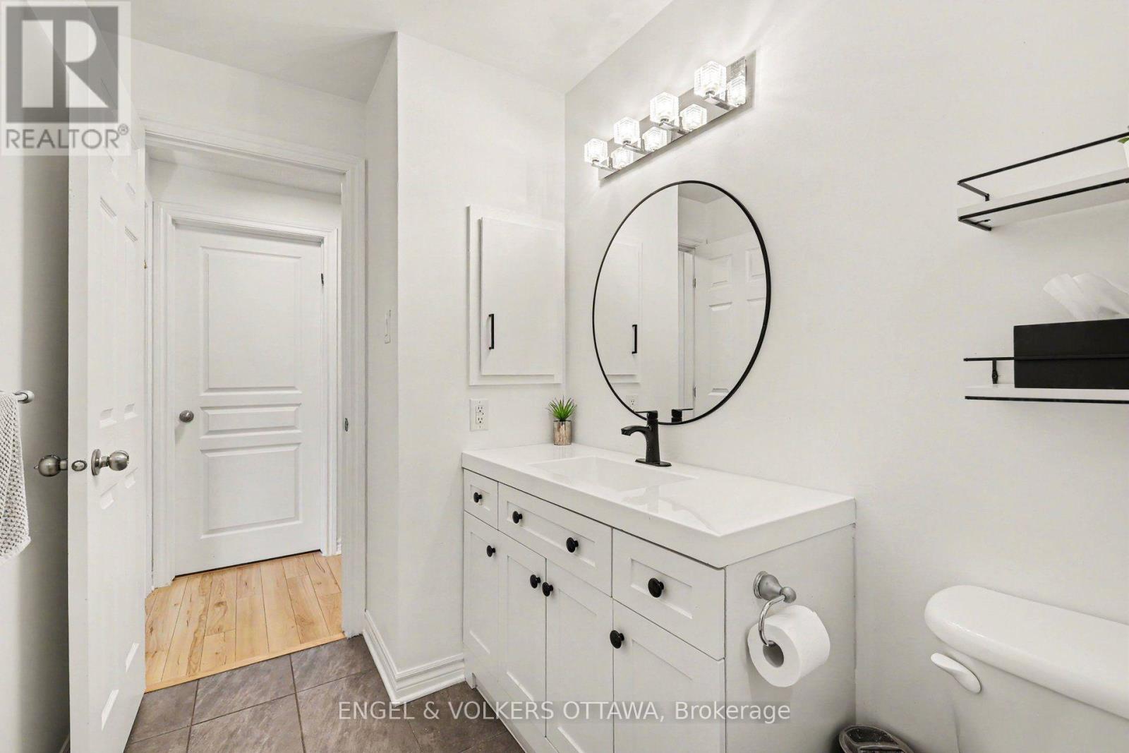 2 Bed, 1 Bath House for Sale in Ottawa – 53 HAWKSTONE GATE, Ottawa – MLS# X13674112 - Image 16