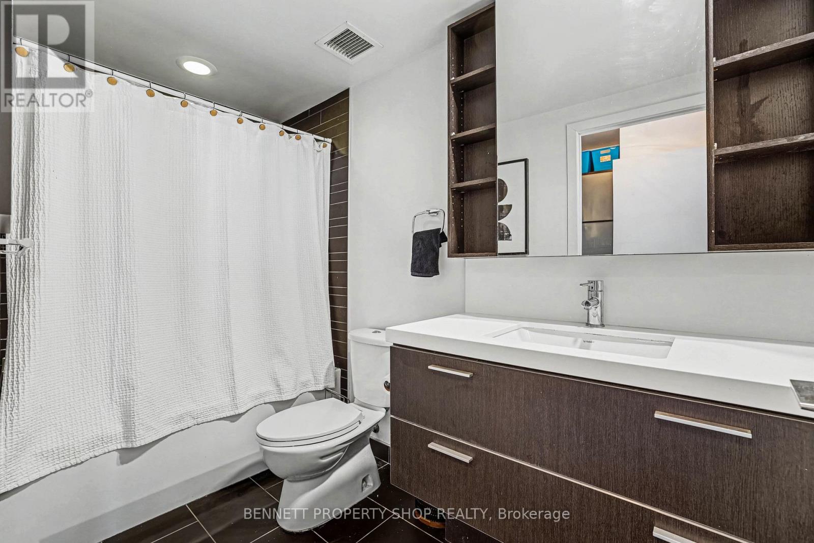 1 Bed, 2 Bath Apartment for Sale in Ottawa – 811 – 360 MCLEOD STREET, Ottawa – MLS# X13674116 - Image 8